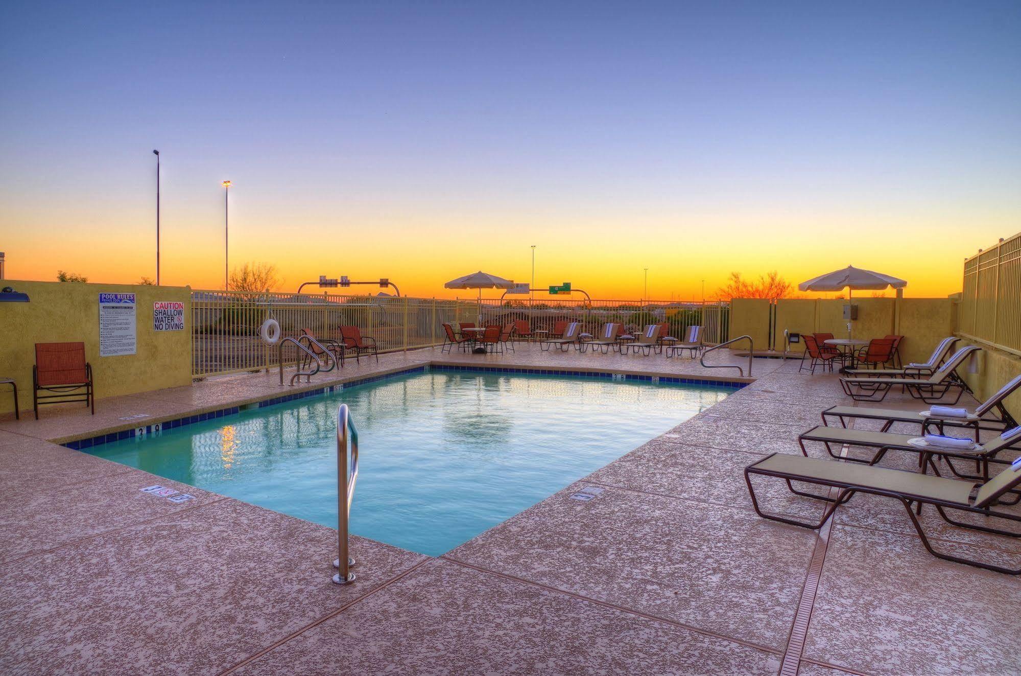 Holiday Inn Express & Suites - Phoenix North - Scottsdale By Ihg Екстер'єр фото